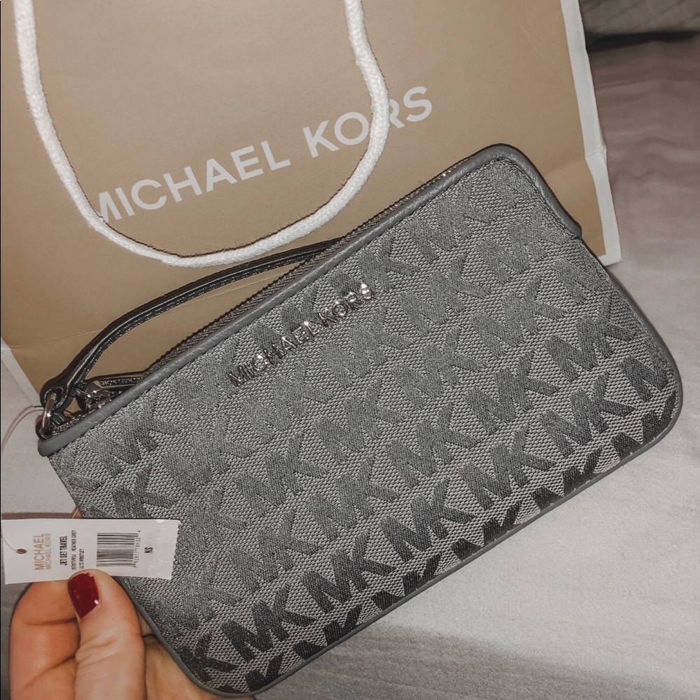MICHAEL KORS Jet Set Travel Wristlet
